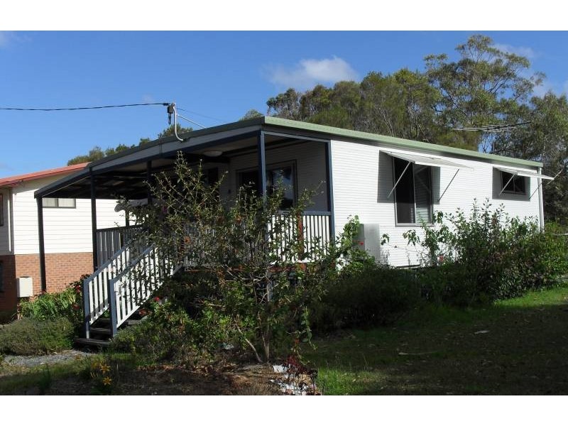 8 Glen Street, Macleay Island QLD 4184