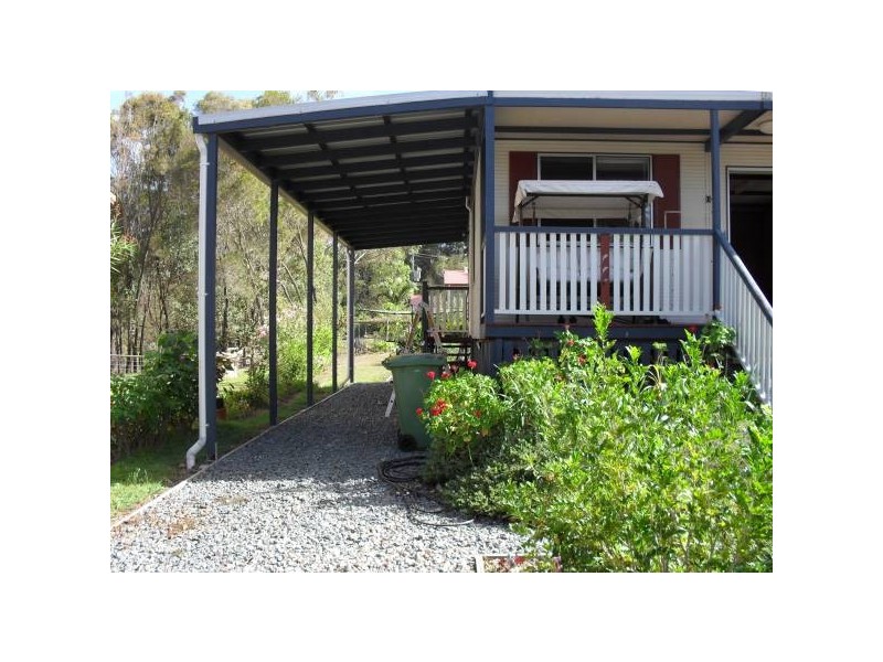 8 Glen Street, Macleay Island QLD 4184