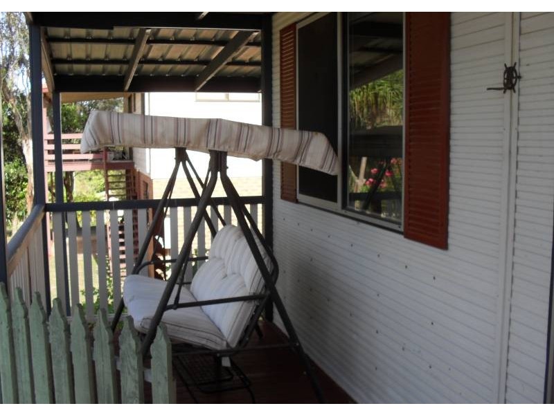 8 Glen Street, Macleay Island QLD 4184