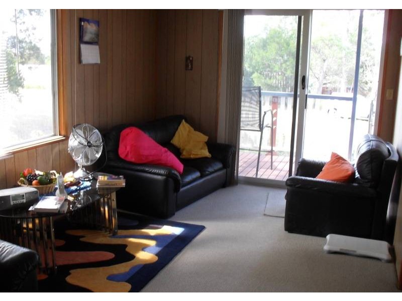 8 Glen Street, Macleay Island QLD 4184