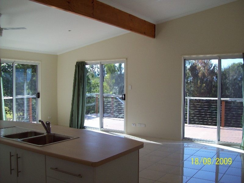 33 Scarborough Terrace, Macleay Island QLD 4184