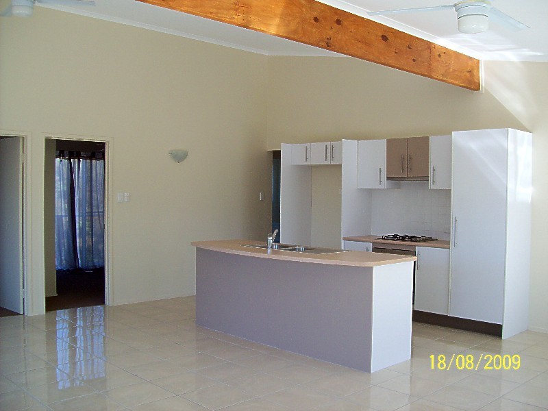 33 Scarborough Terrace, Macleay Island QLD 4184