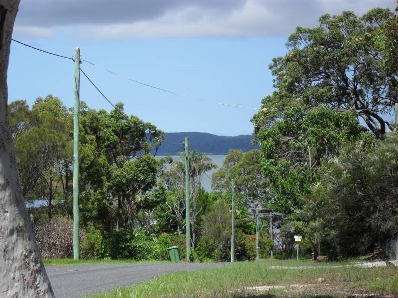 18 Kooberry Street, Macleay Island QLD 4184