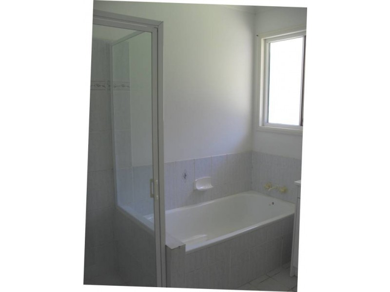 18 Kooberry Street, Macleay Island QLD 4184