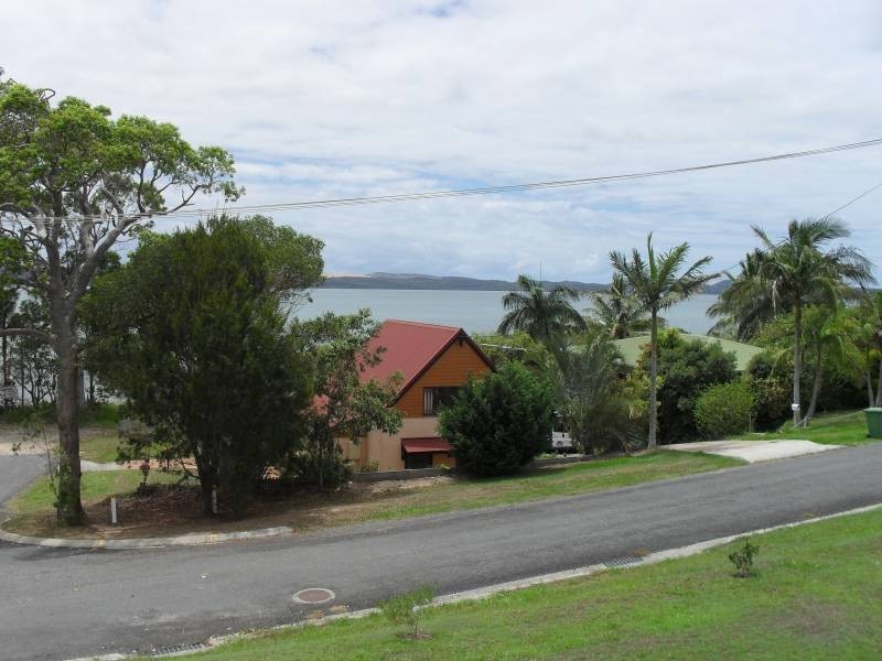 1 Koonwarra Parade, Macleay Island QLD 4184
