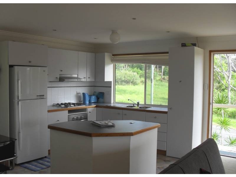 1 Koonwarra Parade, Macleay Island QLD 4184