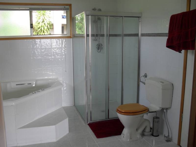 1 Koonwarra Parade, Macleay Island QLD 4184