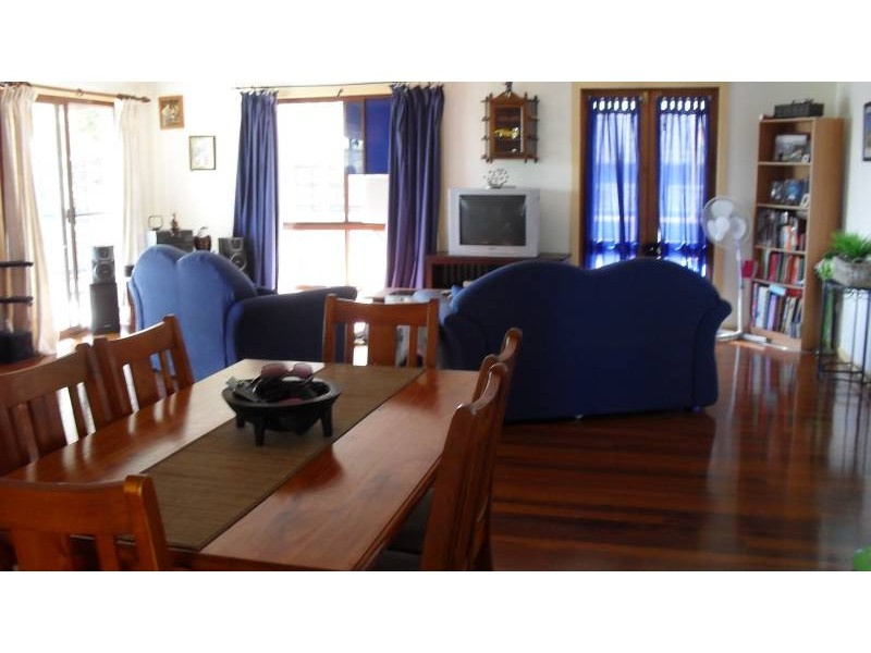 22 Calm Waters Crescent, Macleay Island QLD 4184