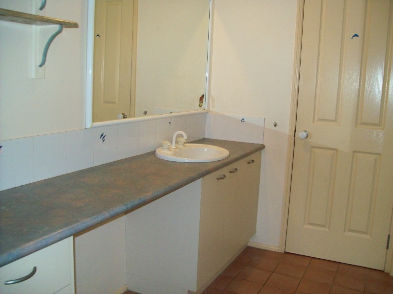 18-20 Hamilton Parade, Macleay Island QLD 4184