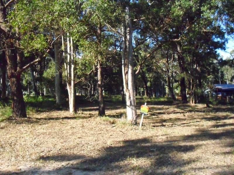 16 Piccaninny Street, Macleay Island QLD 4184