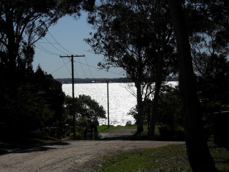 1 Dinjerra Street, Macleay Island QLD 4184