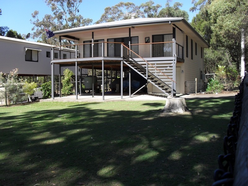 1 Dinjerra Street, Macleay Island QLD 4184
