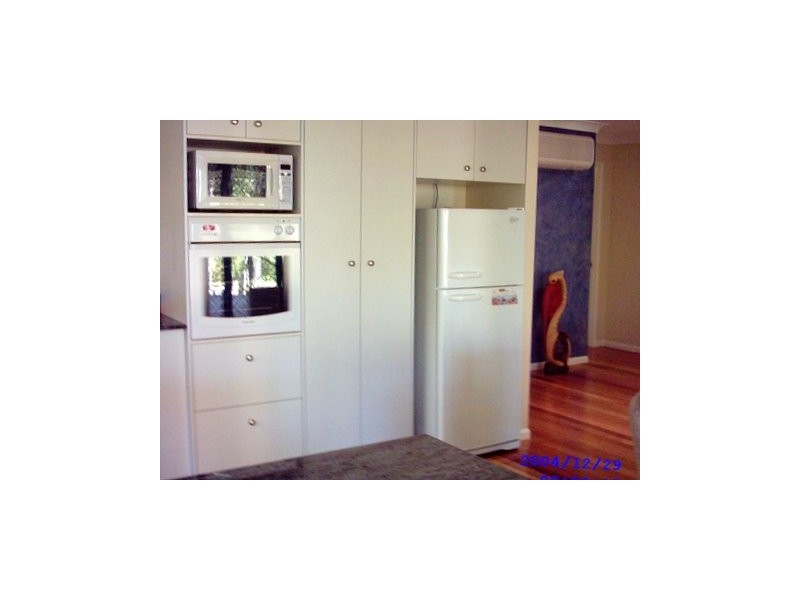 1 Dinjerra Street, Macleay Island QLD 4184