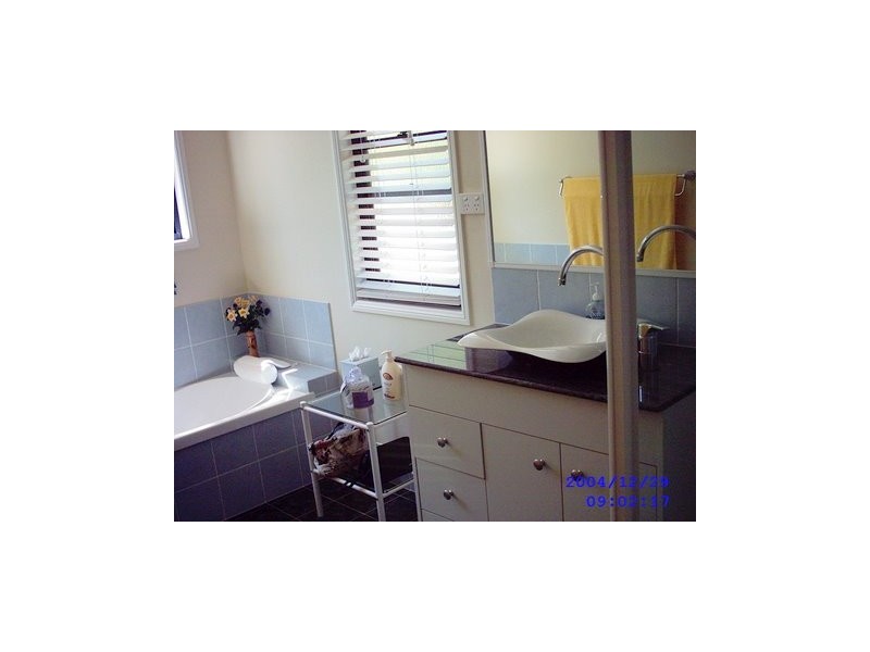 1 Dinjerra Street, Macleay Island QLD 4184