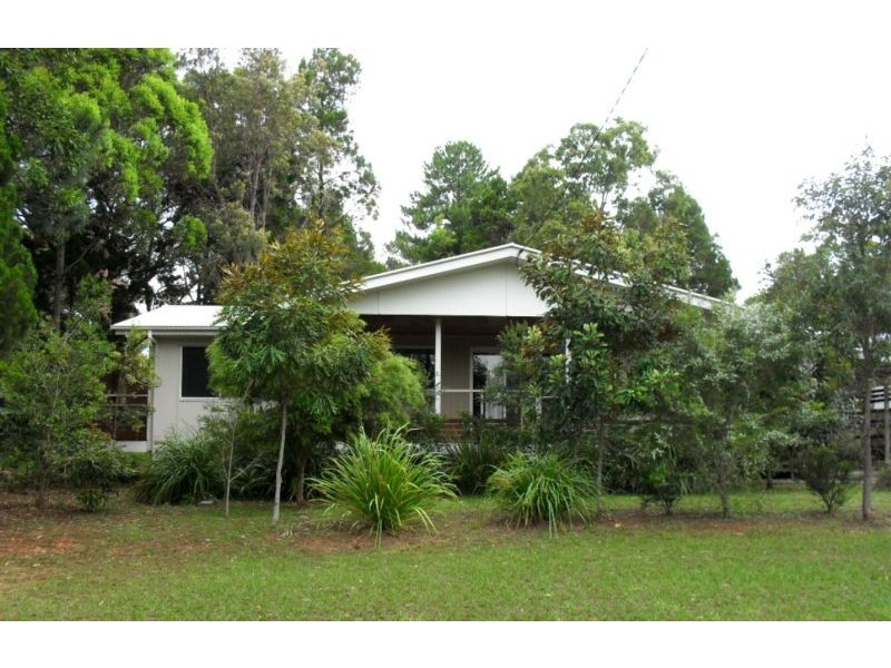 4 Hamilton Parade, Macleay Island QLD 4184