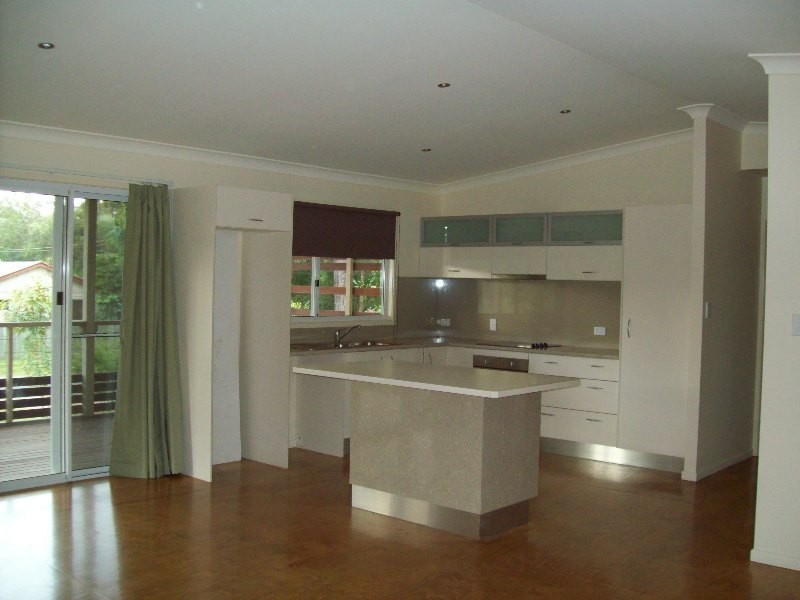 4 Hamilton Parade, Macleay Island QLD 4184