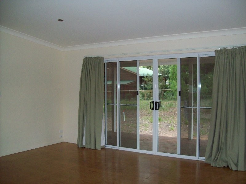 4 Hamilton Parade, Macleay Island QLD 4184