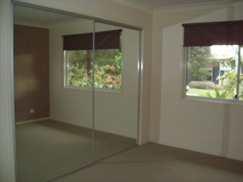 4 Hamilton Parade, Macleay Island QLD 4184