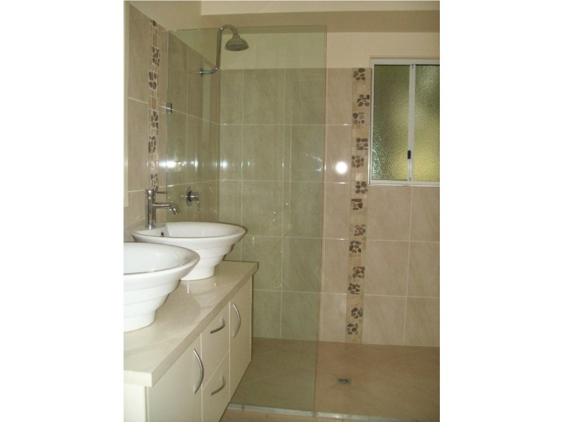 4 Hamilton Parade, Macleay Island QLD 4184