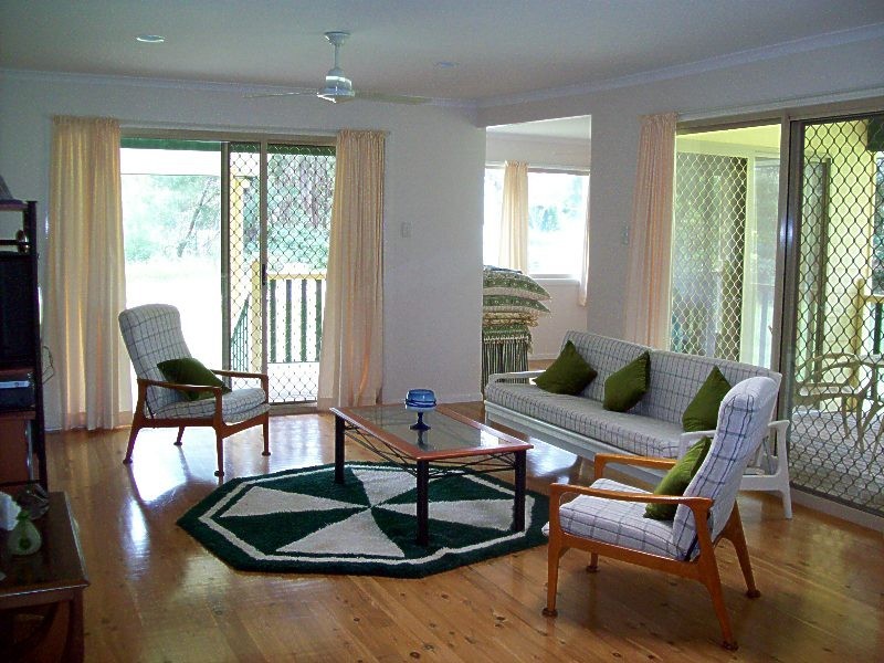 8 Blue Water Crescent, Macleay Island QLD 4184