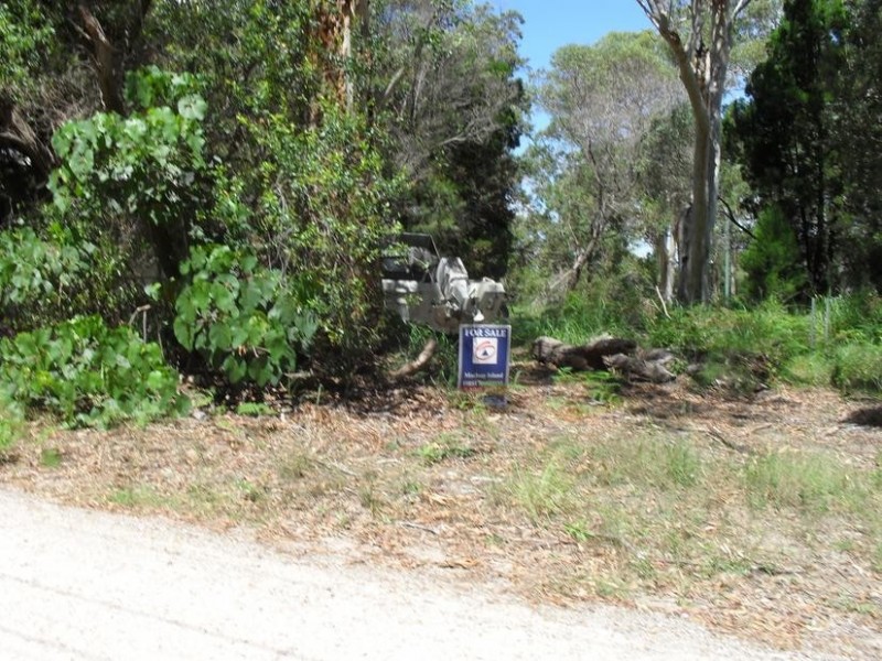 18 Tukkeri, Macleay Island QLD 4184