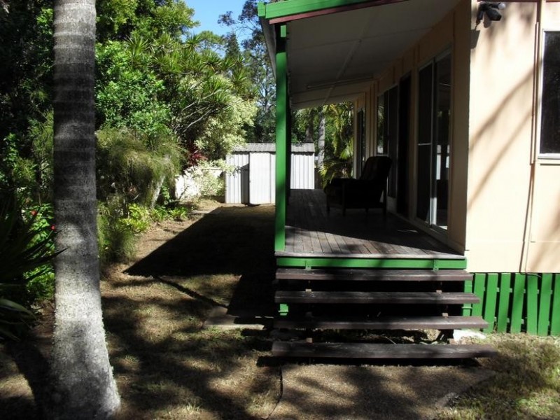 3 Paula Parade, Lamb Island QLD 4184