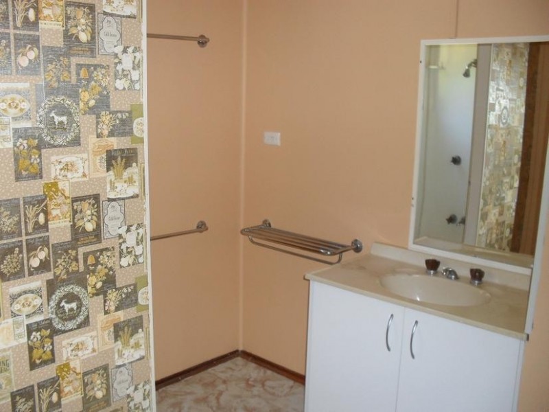 3 Paula Parade, Lamb Island QLD 4184