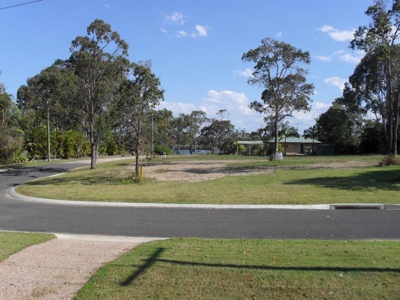 75 Eastbourne Terrace, Macleay Island QLD 4184