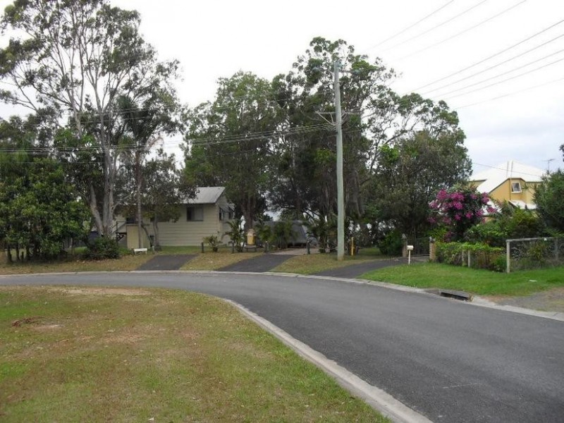 2 Alkira Street, Macleay Island QLD 4184