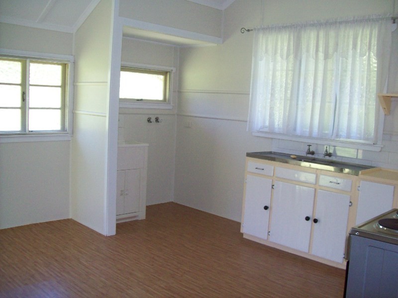 10 Rhodes Street, Macleay Island QLD 4184