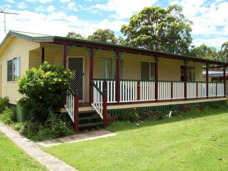 19 Hamilton Parade, Macleay Island QLD 4184