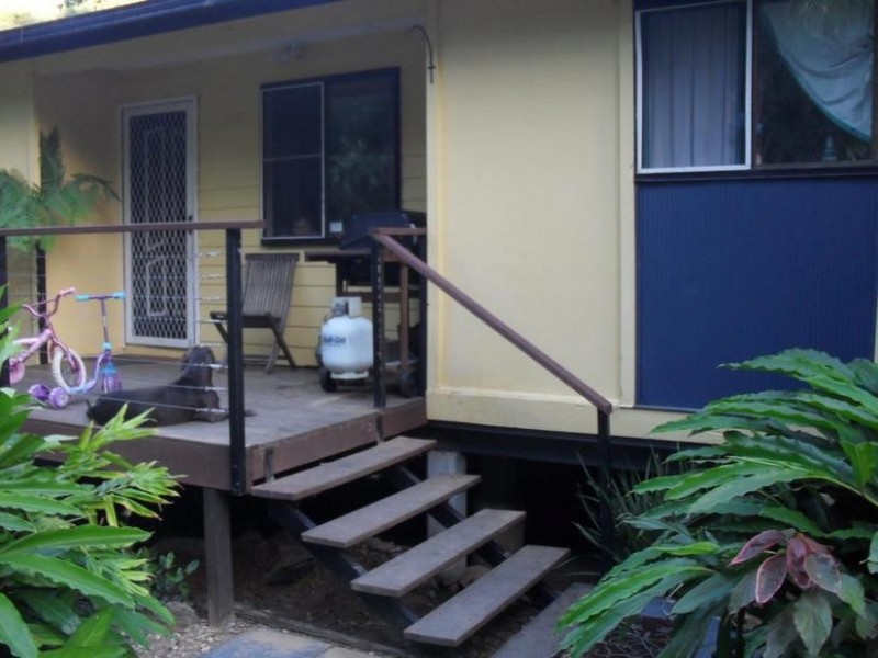 18 Glen Street, Macleay Island QLD 4184