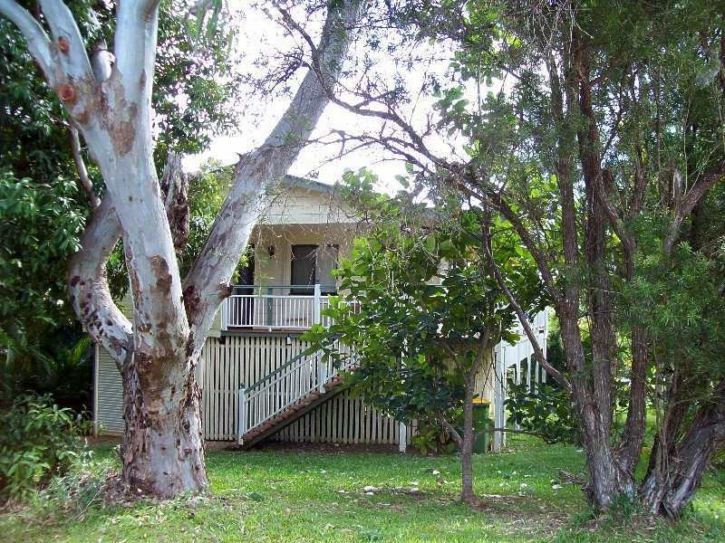 42 Blue Water Crescent, Macleay Island QLD 4184
