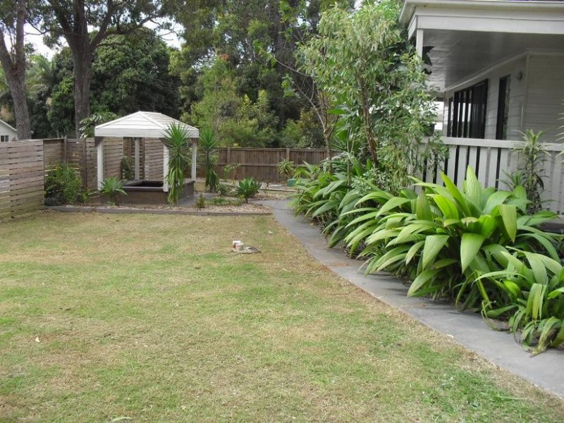 6 Hamilton Parade, Macleay Island QLD 4184