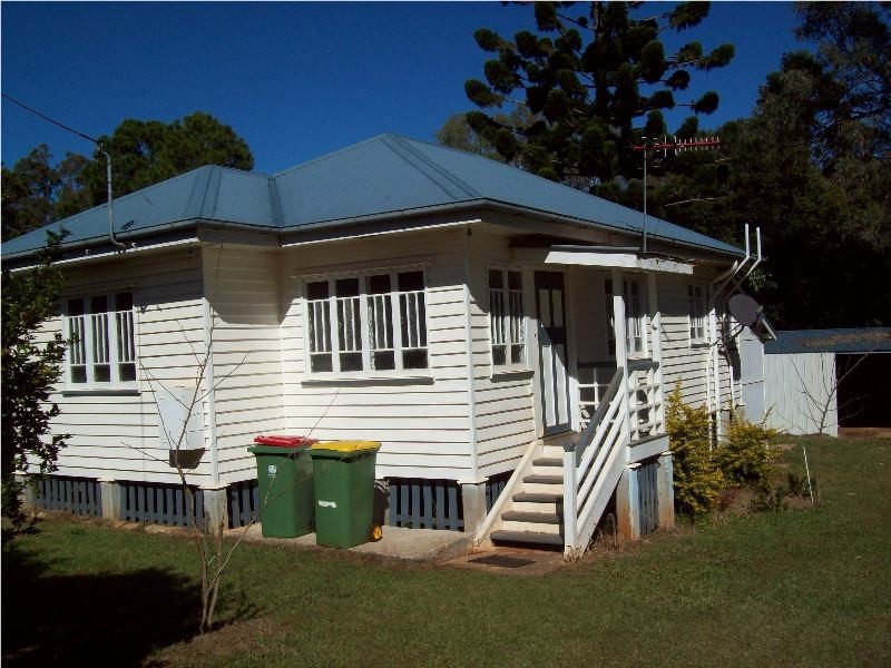 6 Halcyon Street, Lamb Island QLD 4184