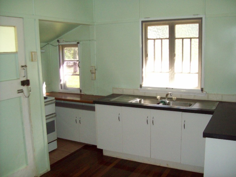 6 Halcyon Street, Lamb Island QLD 4184
