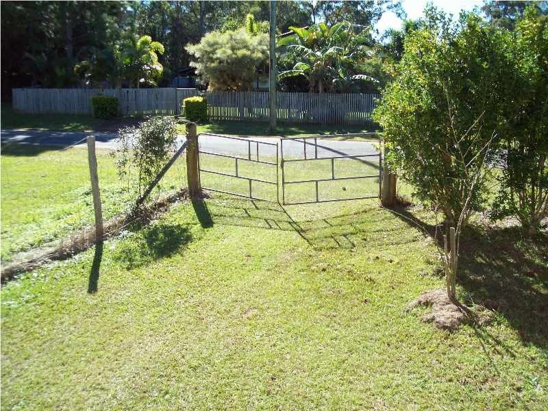 6 Halcyon Street, Lamb Island QLD 4184