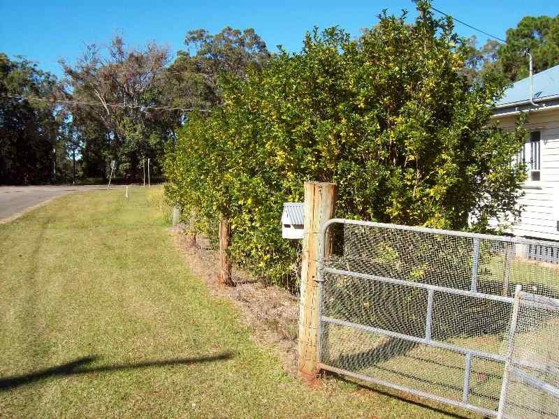 6 Halcyon Street, Lamb Island QLD 4184