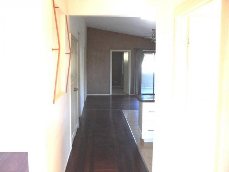 4 Emily Crescent, Macleay Island QLD 4184