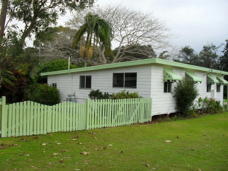 2 Alexander Street, Macleay Island QLD 4184