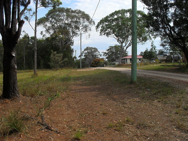 24 Lakeside Avenue, Macleay Island QLD 4184