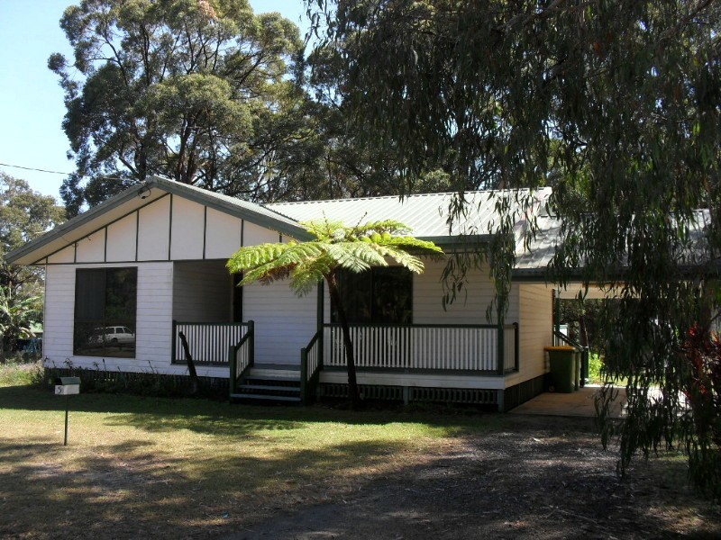 5 Noon-muckle Street, Macleay Island QLD 4184