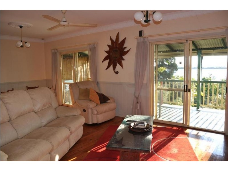 31 Coast Road, Macleay Island QLD 4184