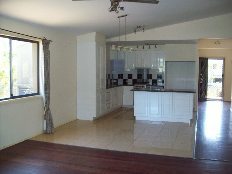 4 Emily Crescent, Macleay Island QLD 4184
