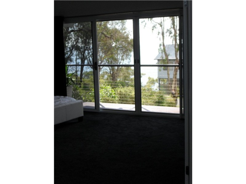 15 Kim Crescent, Macleay Island QLD 4184