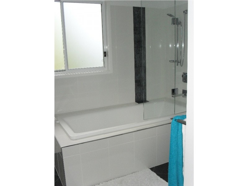 15 Kim Crescent, Macleay Island QLD 4184