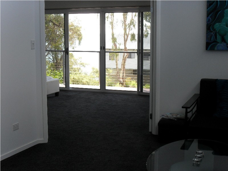 15 Kim Crescent, Macleay Island QLD 4184