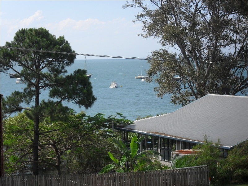 15 Kim Crescent, Macleay Island QLD 4184