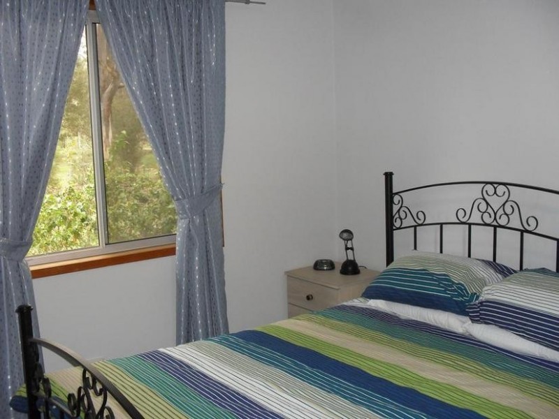 2 Hilda Crescent, Macleay Island QLD 4184