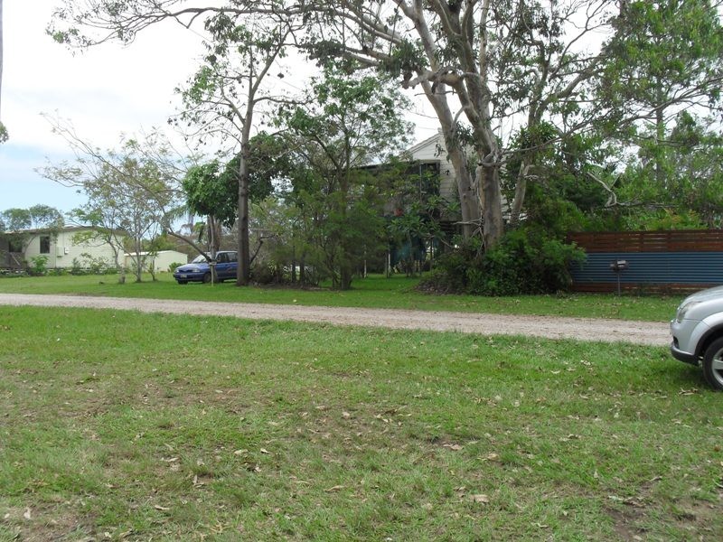 69 Scotts Road, Macleay Island QLD 4184